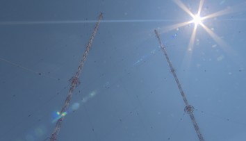 Nejvyšší stavba Česka může zmizet. Lidé bojují za záchranu legendárního vysílače
