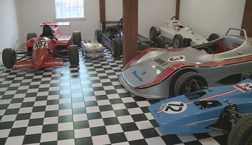 Unikátní sbírka: Nadšenec má formuli i pro 130kilového řidiče!