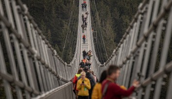 Dva měsíce po otevření zdražili vstup na Sky Bridge. Odráží to atraktivitu, brání se provozovatel
