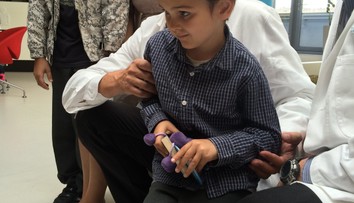 Ashya King (6) se vrátil do Česka! Oslaví tu vyléčení z rakoviny
