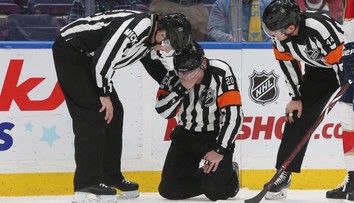 Pozoruhodný moment v NHL: Proč neplatil gól pindíkem rozhodčího?