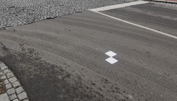 Na českých silnicích se objevují záhadné znaky! Kvůli Putinovým raketám to není