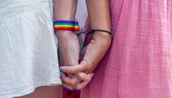 Doma si ani nedovolí vzít se za ruce. Prague Pride nabídl bezpečné místo pro všechny