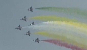 VIDEO: Dechberoucí letecká show k 70. výročí čínského letectva