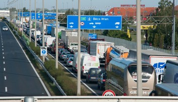 Tragické ráno na maďarské dálnici. Při dvou nehodách zemřelo osm cizinců