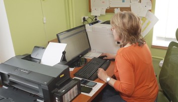 Ženy stále vydělávají o čtvrtinu méně než muži. Roli hraje péče o děti