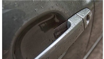 Řidiči pozor, nová hrozba na parkovištích! Můžete se zranit