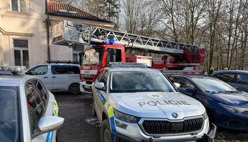 Požár v nemocnici v Bohnicích má jednu oběť. Plameny mohl někdo založit úmyslně