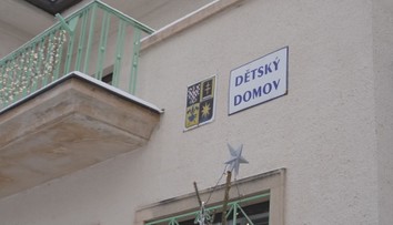 Dětské domovy opustí ročně stovky mladých lidí. Polovina z nich končí na ulici