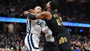 Zákeřný úder a rvačka v NBA. Hvězda Clevelandu dostala pěstí mezi nohy