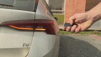 Policie chytila obávaného zloděje aut. Řidiči mu nevědomky pomáhali