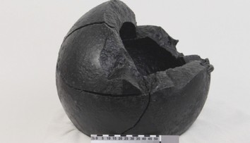 Práce na Václavském náměstí přinesly mnoho objevů. Mezi nimi je i 70kilový granát