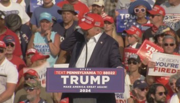 Vyšetřovatelé se vydali na místo atentátu na Trumpa. Chtějí ho vidět na vlastní oči