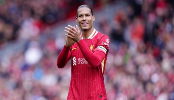 Kapitán loď neopouští. Liverpool podepsal po Salahovi další hvězdu