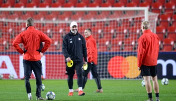 Konec společných tréninků! Fotbalisté v Česku musí zůstat doma