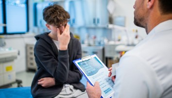Mladík měl nenápadné příznaky. Za pár měsíců zemřel na vzácný typ rakoviny
