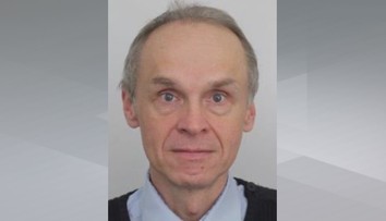 Policie zveřejnila fotku nebezpečného muže. Se zbraní měl směřovat do školy