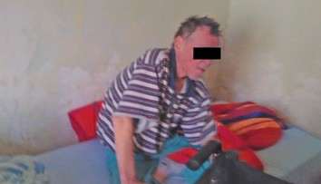 Z ubytovny hrůzy tajně vyvezli tři muže. A posadili je v nemocnici