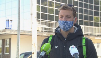 Plavec Micka si užil návrat do bázenu. Před sebou má státnice a porod