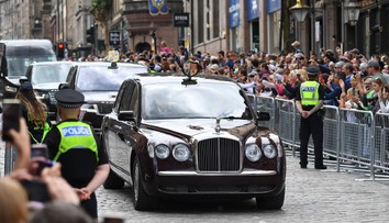 Britský královský dvůr chce být zelenější. Král přestaví i luxusní limuzíny Bentley