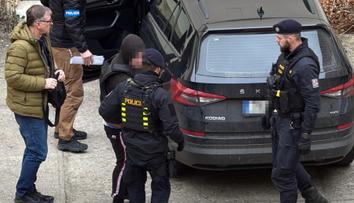 Útočník z Hradce dostane maximálně 10 let. Lidé zuří. Právník řekl, proč to tak je