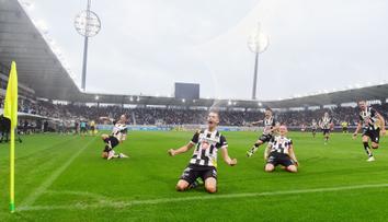 Lepší premiéru na novém stadionu si Hradec nemohl přát. Dynamu nadělil 5 gólů