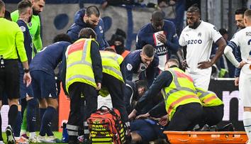 Co je s Kimpembem? Obránce PSG se zničehonic skácel k zemi