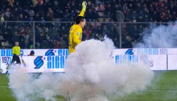 Tvrdý distanc pro fanoušky Interu. Pykají za vhozenou petardu na brankáře