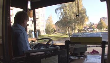 Autobusák prudce přibrzdil, cestující spadla a zranila se! Policie žádá o pomoc