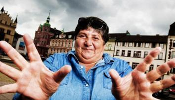 Lidé se loučili s vědmou Jolandou. Její sestra popsala smuteční obřad
