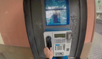 Telefonní budky se přežily, do konce roku jich tisíce půjdou do šrotu
