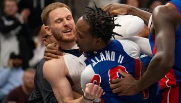 Takovou bitku NBA dlouho nepamatuje. Rvali se hráči i trenéři