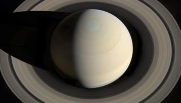 NASA zveřejnila zvuky ze Saturnu: Komunikace alienů, nebo vlny?