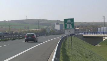 Indové postavili dálnici za pět dní, Česku jedna trvá už 55 let. PŘEHLED