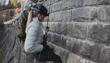 Mladá moderátorka se připojila k vojákům v extrémní výzvě. Bohužel netušila, co ji čeká