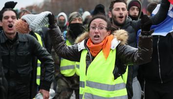 Žlutým vestám nedošel dech ani po 45 týdnech! Střety ochromily Paříž