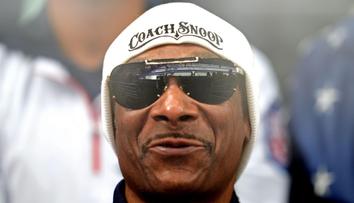 Další kokos na sněhu? Snoop Dogg se sešel s Jamajčany, ochutnal i jejich rum