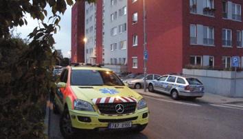 Děti volaly z okna o pomoc! Matka zatím byla v hospodě namol