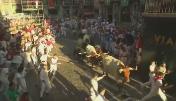 Slavný festival v Pamploně přilákal davy. Organizátoři hlásí první zraněné