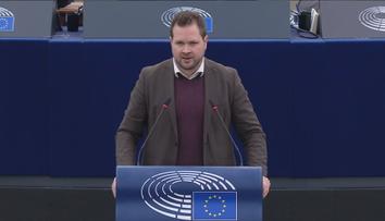 Dánský europoslanec poslal sprostý vzkaz Trumpovi. Létaly i další nadávky