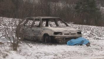 Záhada mrtvoly u vraku auta. Z vraždy policisté obvinili nebožtíkova syna!
