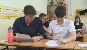 Maturantům odzvonilo. Do zkoušky dospělosti jim zbývá pár posledních dní