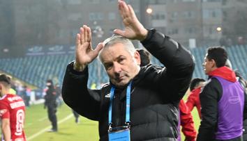 Bizár v Rumunsku. Kouč ukázal přesné oko, kvůli centimetrům se málem nehrálo