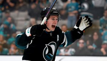 Rekordní smlouva v NHL. Celebrini si za rok vydělá víc než Kučerov s Makarem dohromady