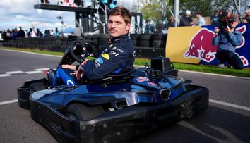 Verstappen prokázal své kvality. Vyhrál závod, kde musel předjet 100 soupeřů