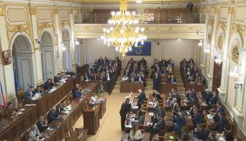 Sněmovna jedná o rozpočtu. Příští rok má být schodek 386 miliard korun