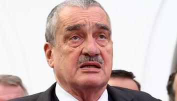 Schwarzenberg zvažuje konec v čele TOP 09. Zrazuje ho sluch 