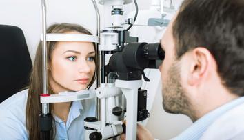 Krátkozrakost trápí stále více lidí. Doktorka radí, jak jí předcházet