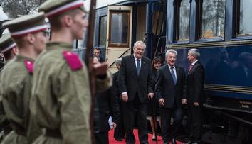 Zeman vzal rakouského prezidenta na výlet historickým vlakem