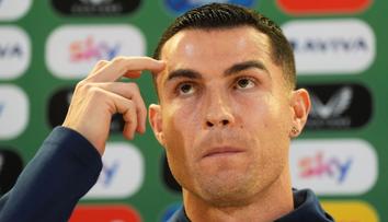 Ronaldo se po prohře nezúčastnil ceremoniálu. Od fanoušků schytal kritiku